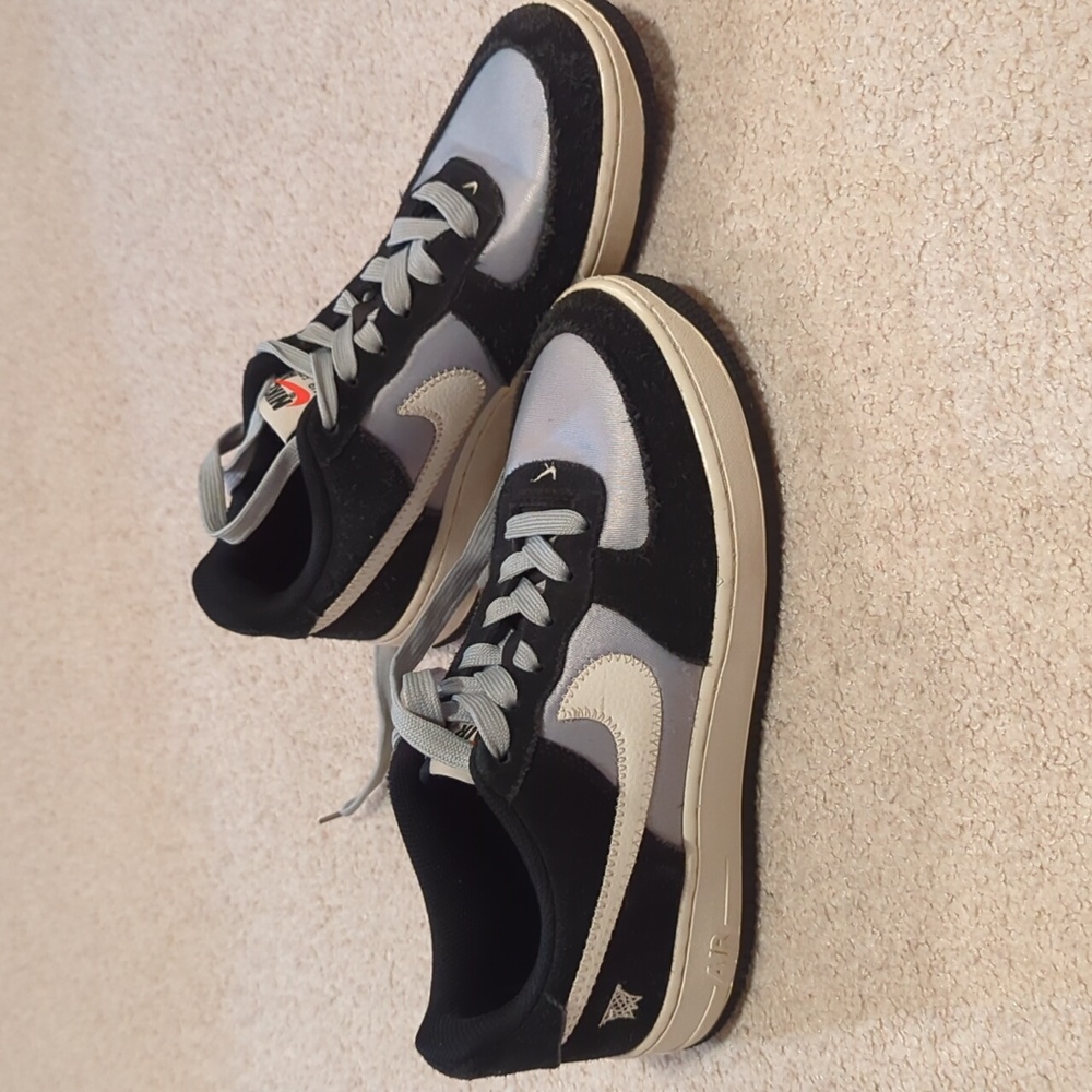 Nike Air Force 1 low men's size 7 super clean. Same day shipping Smoke Free Home